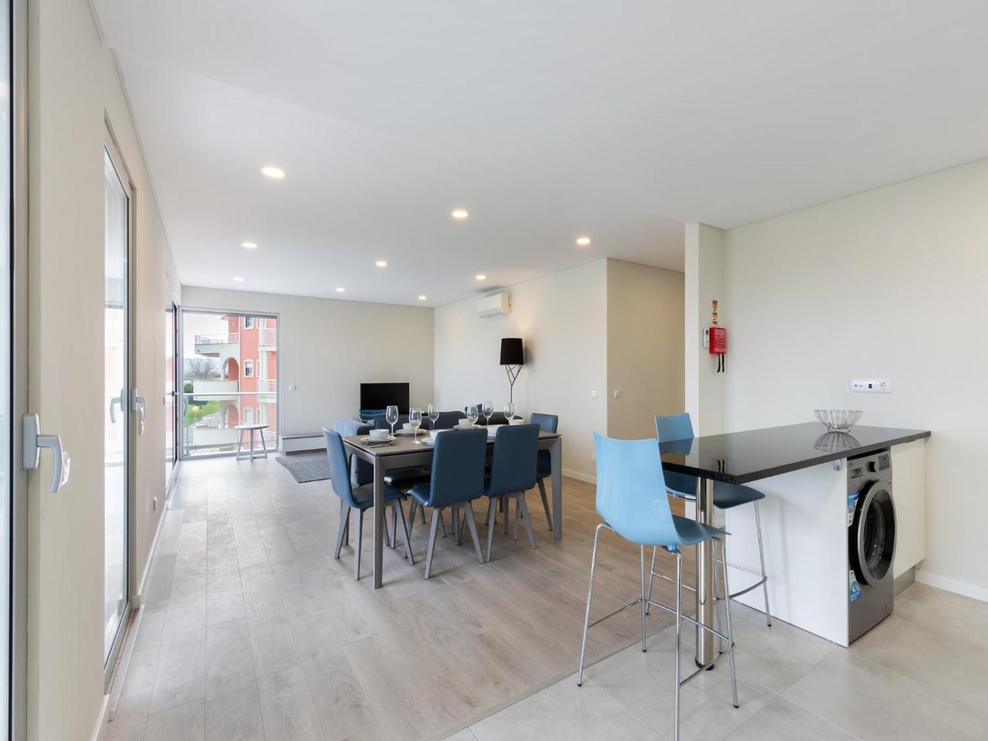 Beautiful Apartment In S O Martinho Do Porto With Balcony Сао Мартино до Порто Екстериор снимка