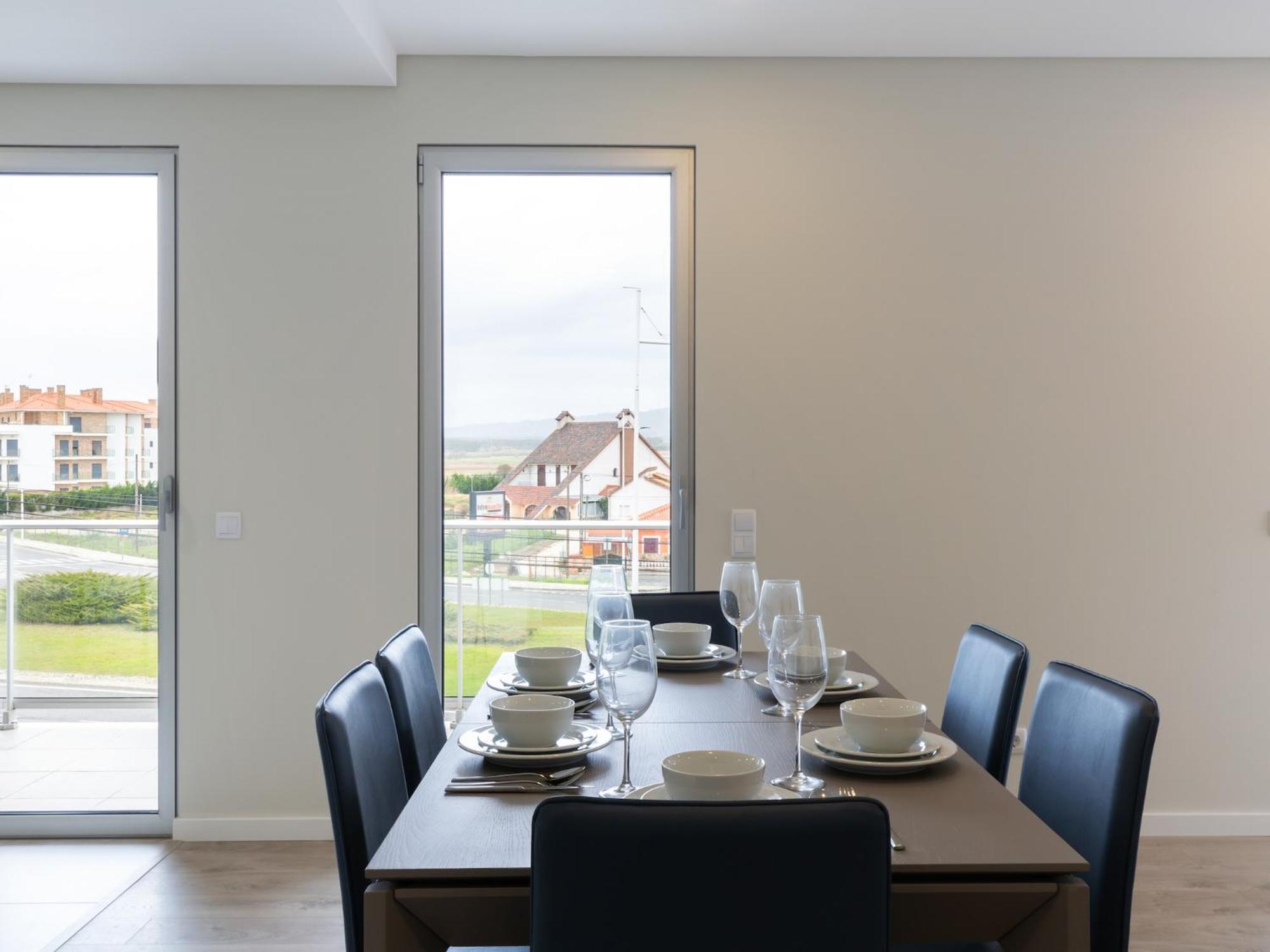 Beautiful Apartment In S O Martinho Do Porto With Balcony Сао Мартино до Порто Екстериор снимка