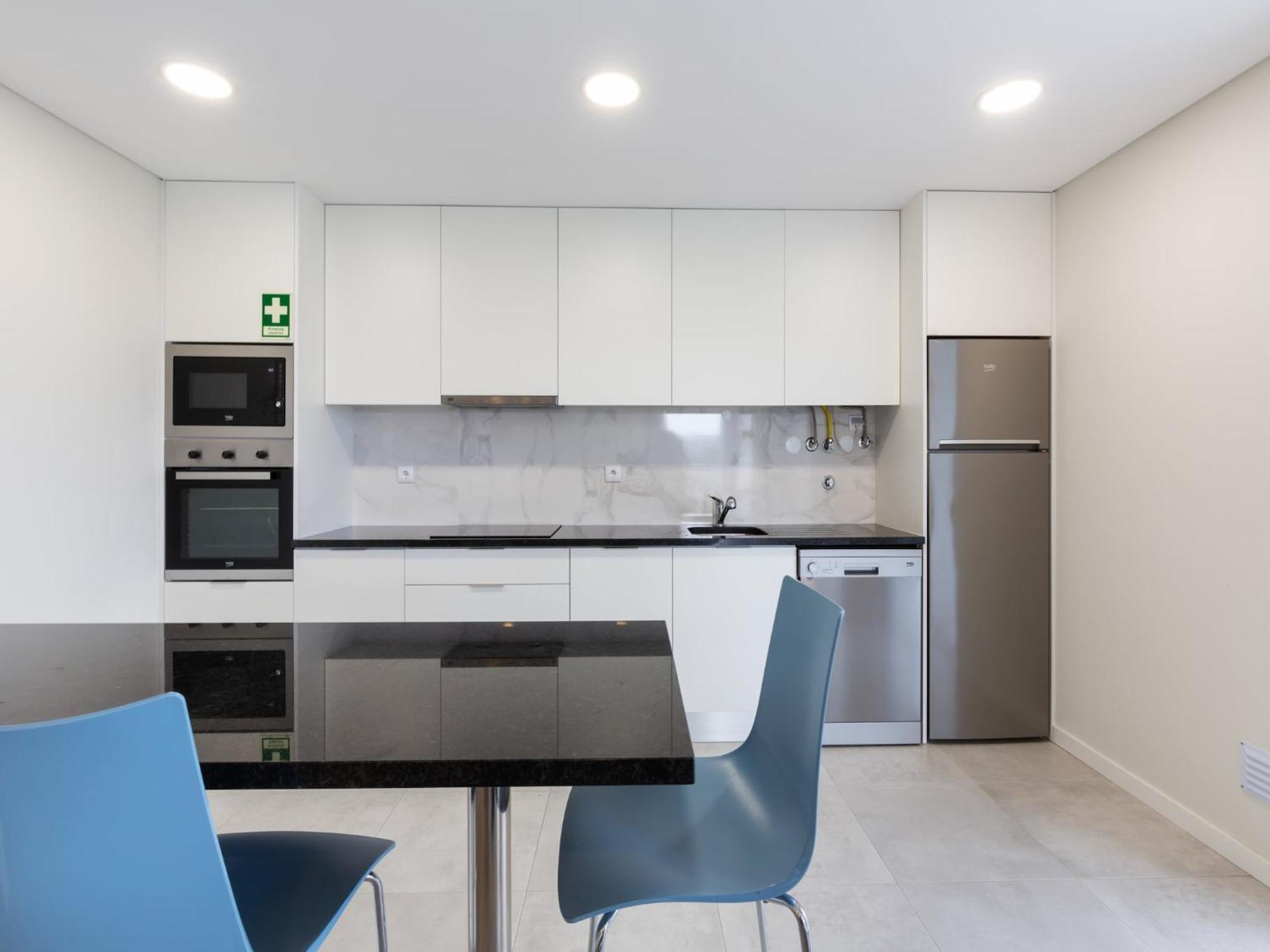 Beautiful Apartment In S O Martinho Do Porto With Balcony Сао Мартино до Порто Екстериор снимка