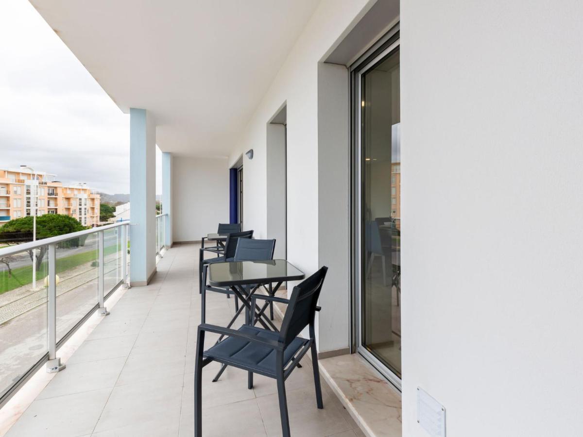 Beautiful Apartment In S O Martinho Do Porto With Balcony Сао Мартино до Порто Екстериор снимка