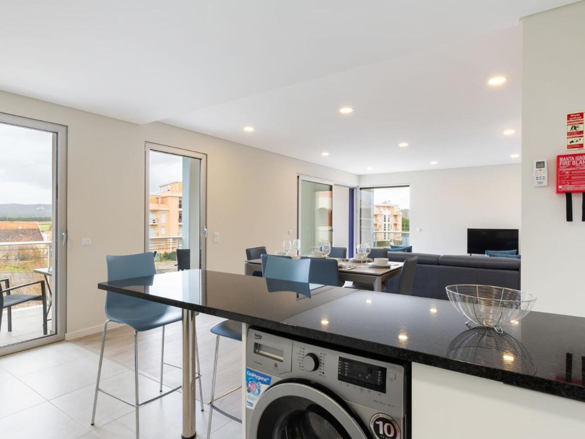 Beautiful Apartment In S O Martinho Do Porto With Balcony Сао Мартино до Порто Екстериор снимка